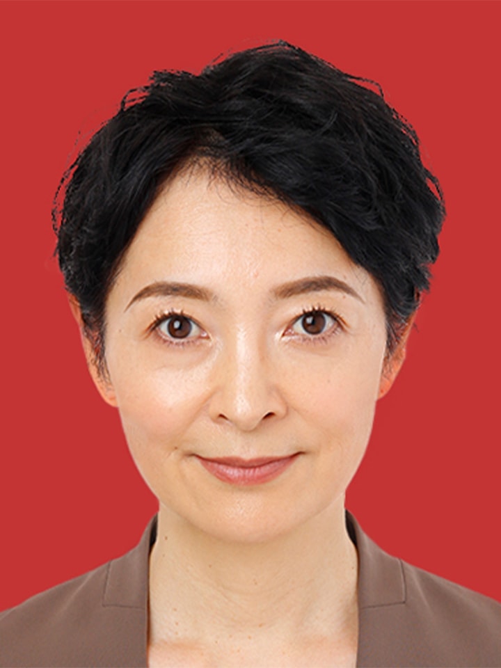 赤背景のパスポート・ビザ証明写真