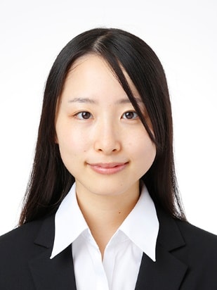 ■悪印象な証明写真の例 目にかかる前髪