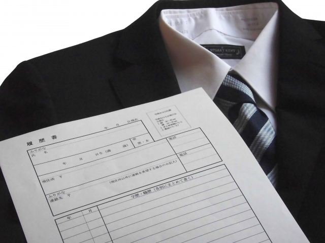 スーツと履歴書