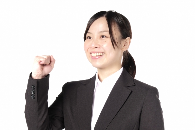 スーツ姿の女性