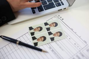 好印象なインターンES写真を撮影するには？服装・髪型・サイズなど詳しくご紹介