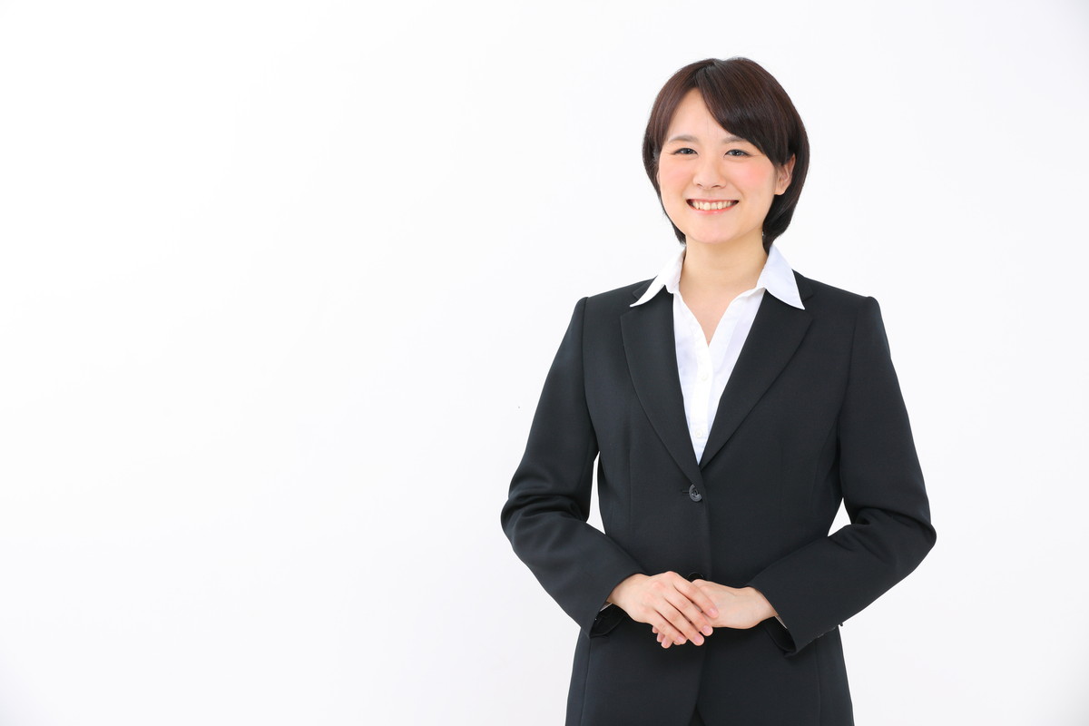 髪型のポイントは清潔感と「顔を出す」こと