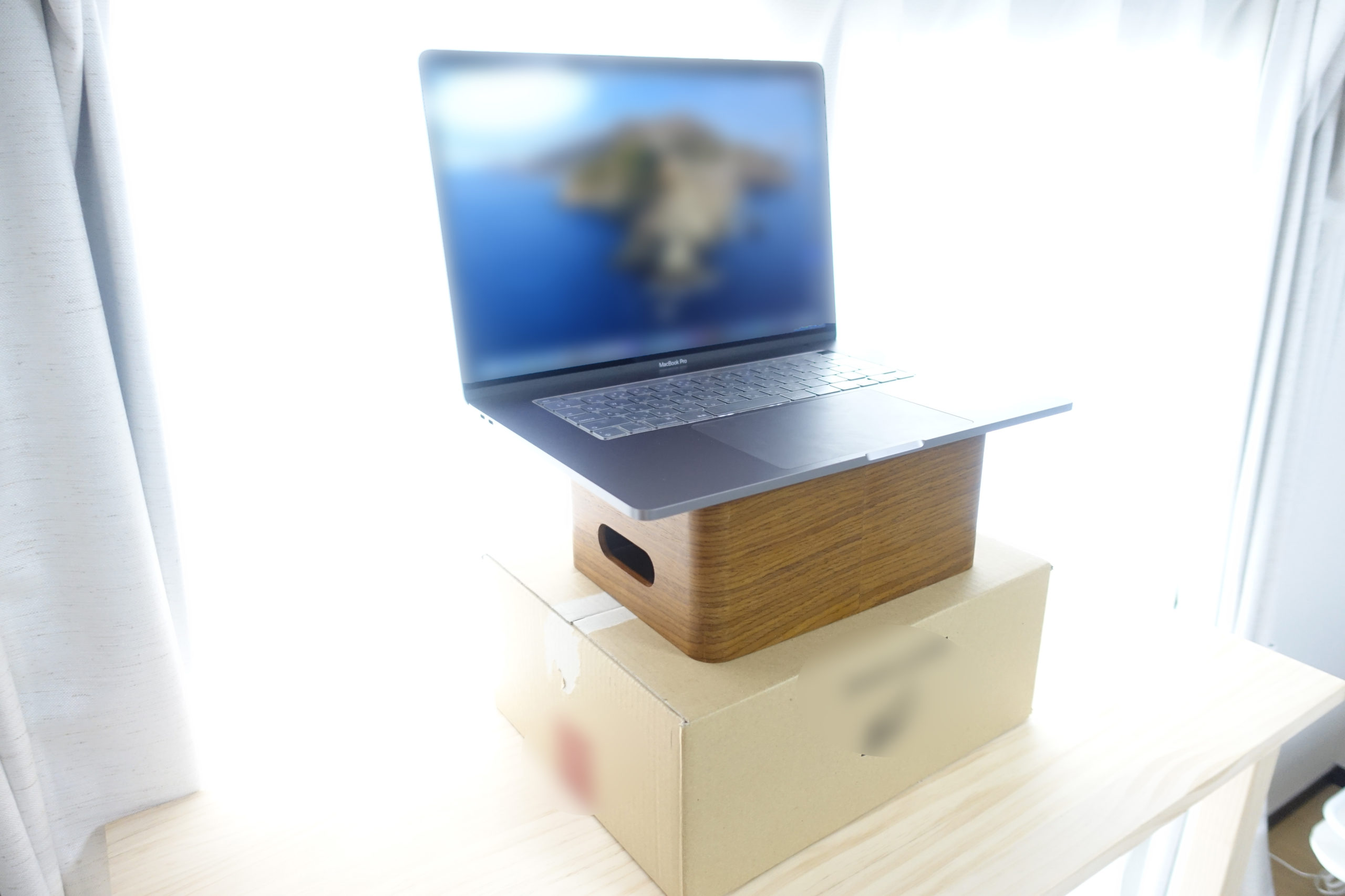 WEB面接のために台を用意