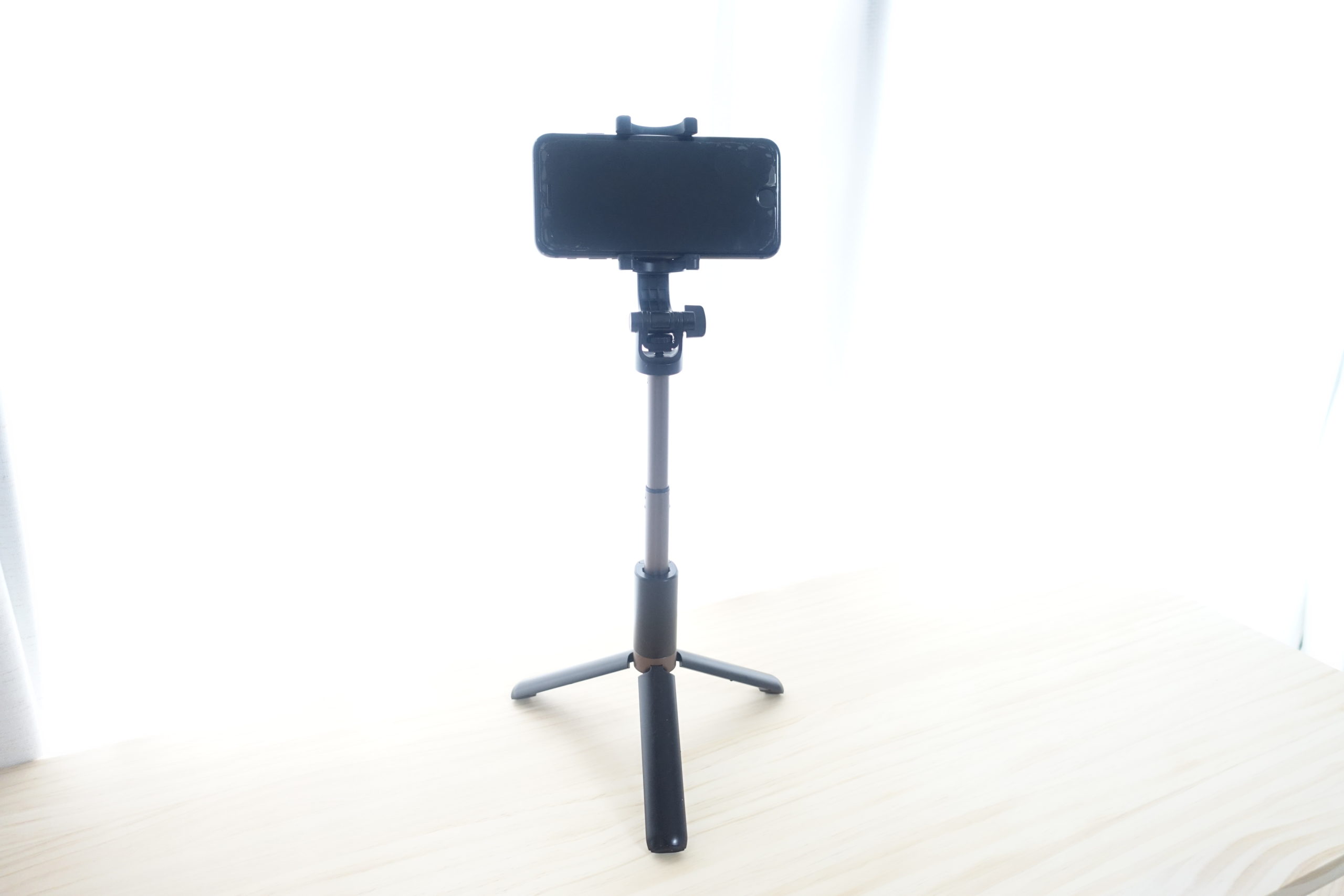 WEB面接をスマホでスマホを固定する