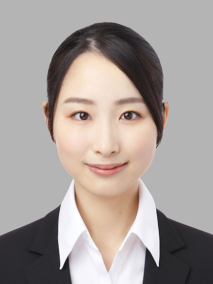 証明写真例（背景グレー無地）