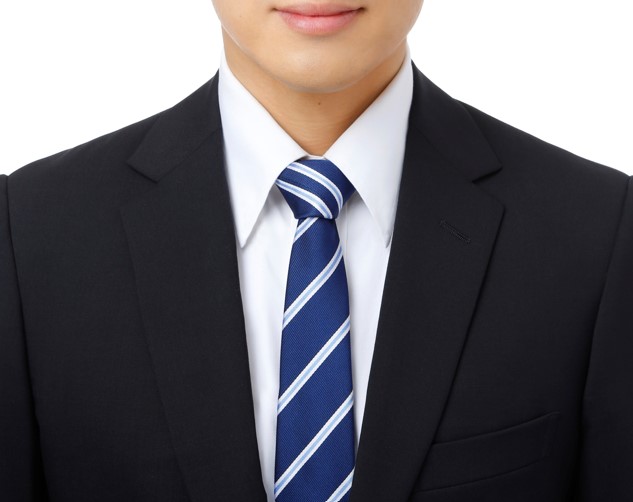 男性襟元アップ