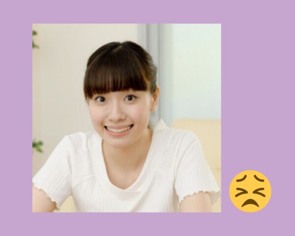 重めの前髪の女性