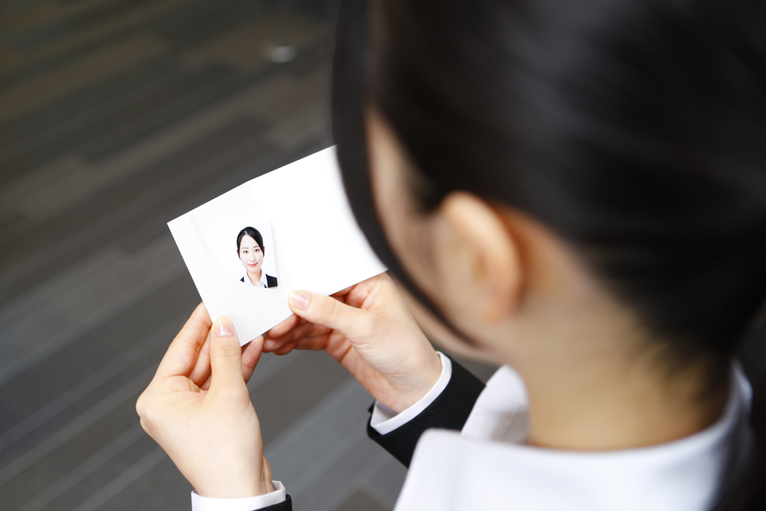 切り離された就活証明写真