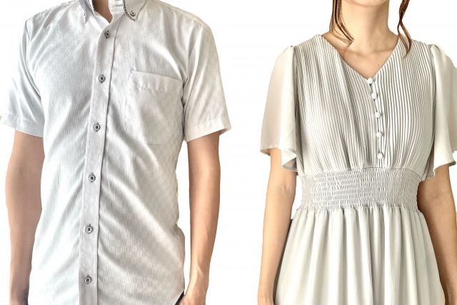 ホワイト系の服を着た男女