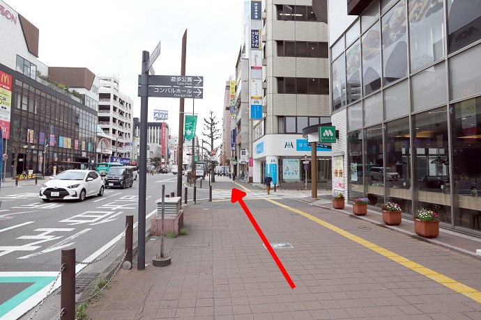 モスバーガー大分駅前店を通り過ぎトキワ本店前まで進む