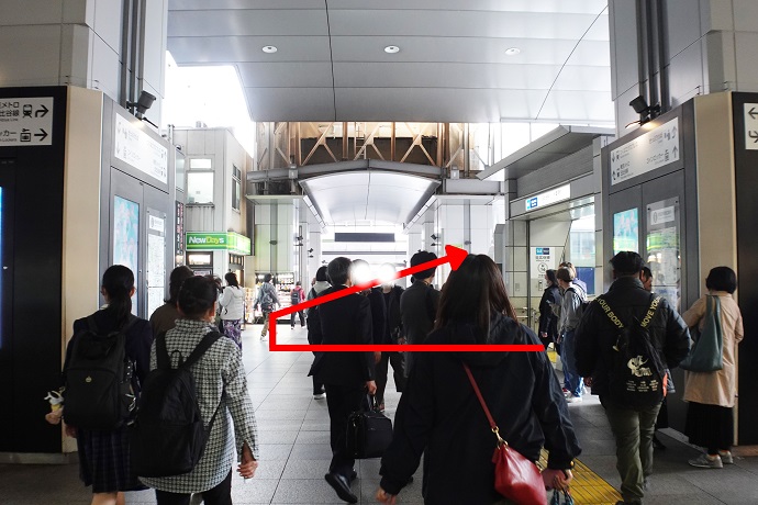 出ていただきグルっと回りますと秋葉原公園があります