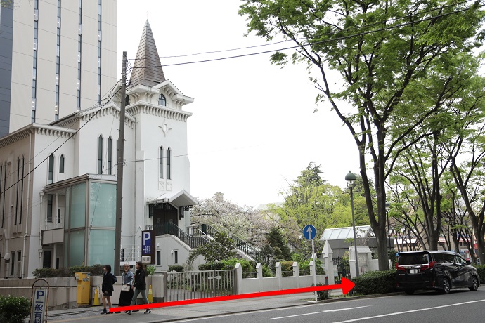 LIVE LOVE LAUGHの道路を挟んで向かい側には教会があります