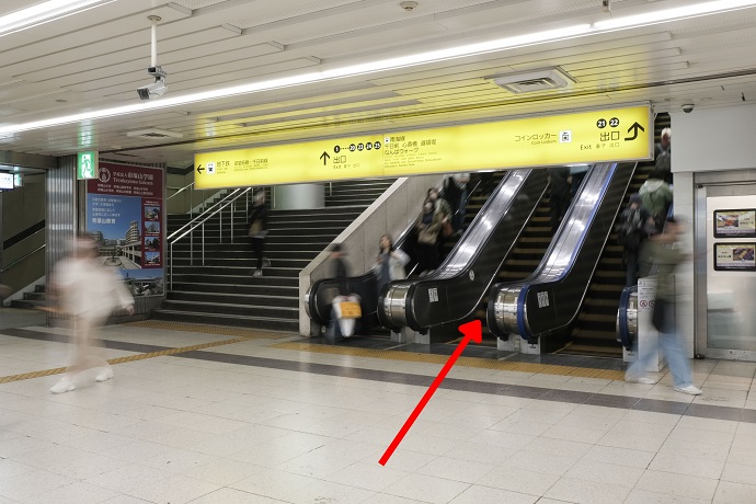 エスカレーターを上り、B1階に進みます