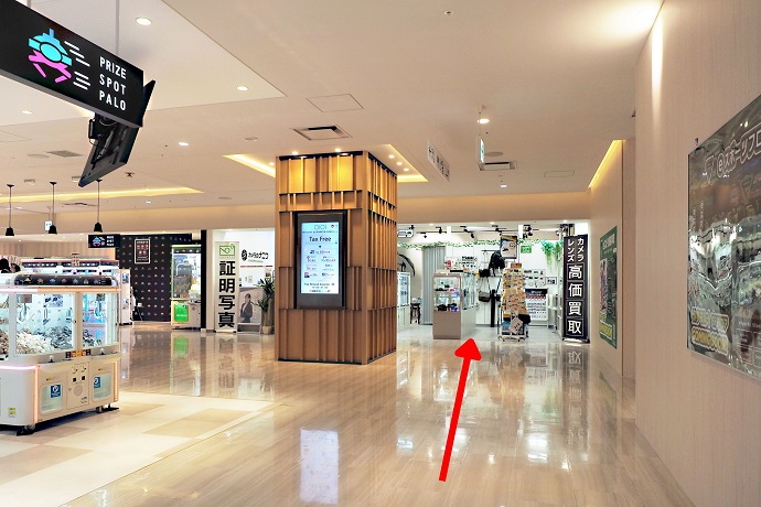 当店の屋号名はカメラのナニワ博多マルイ店です