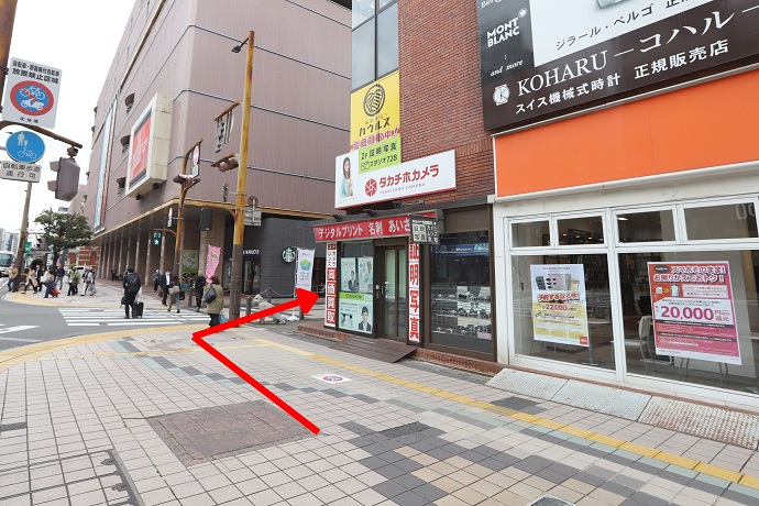 トキワ本店前の信号を右に進む