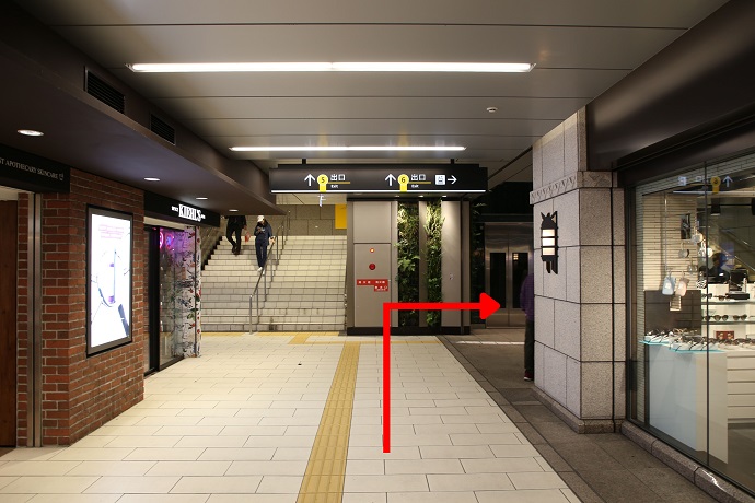 6番出口に向かいます