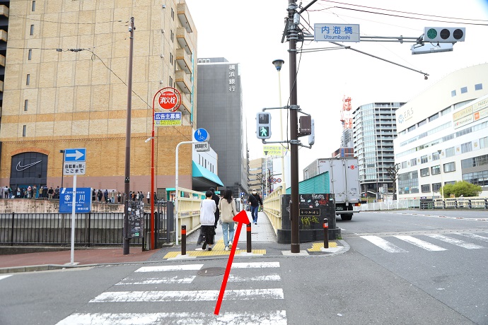 川を渡り、ビブレを左手に見ながらさらに直進します