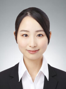 スタジオ728のグレーグラデーション背景就活証明写真