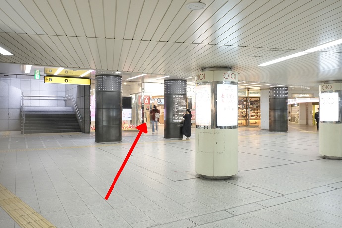 なんばマルイ B1階入り口が見えてきますので、入店し【6F カメラのナニワ】へお越しください