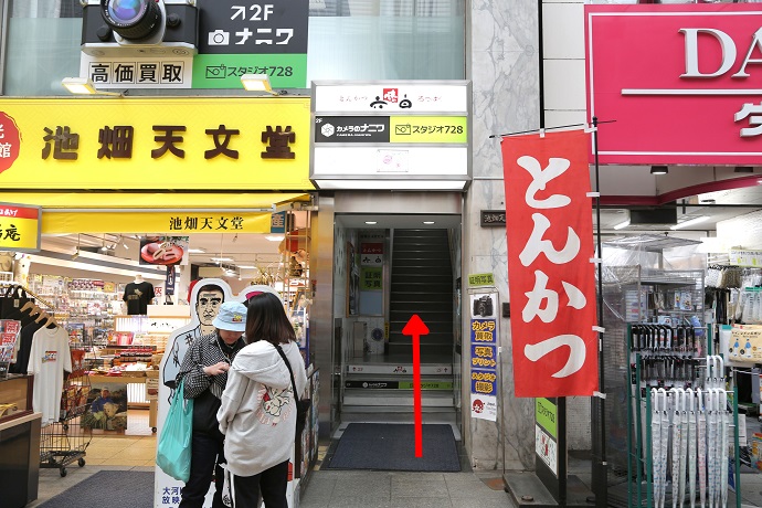 DAISOと池畑天文堂の間の階段を上ります