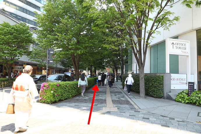 真っ直ぐ進みます