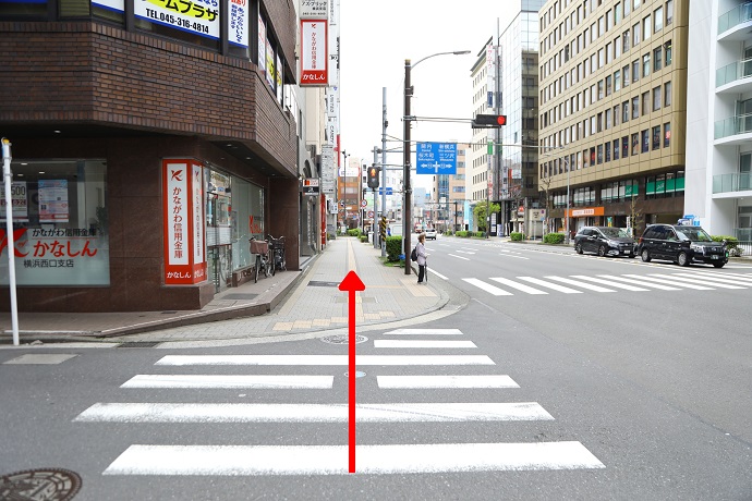 ビブレを通り越して200m足らずでかながわ信用金庫さんの営業所があります