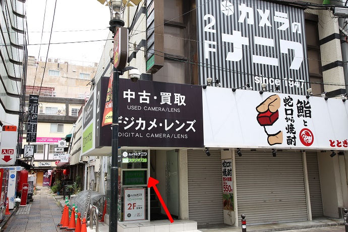 2階にお越しください