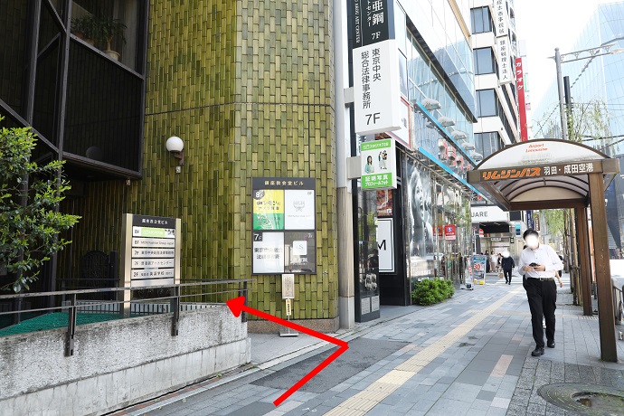 協会の建物に入ります