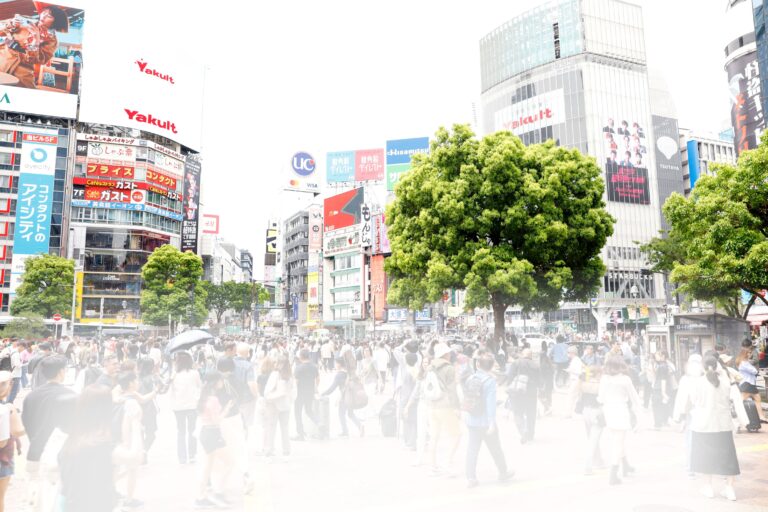 ハチ公前広場に進みます