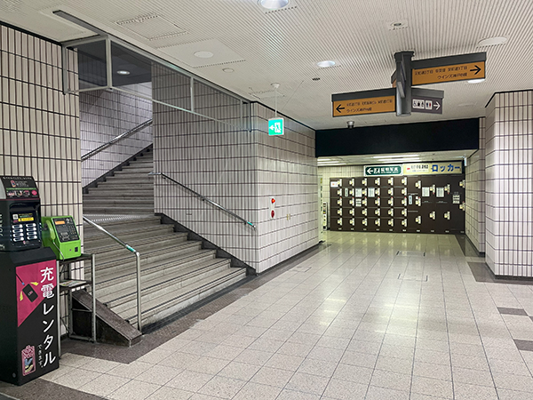 阪神元町駅西口　スピード写真機