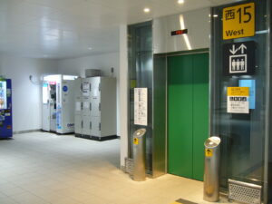 福岡市営地下鉄七隈線B4F改札付近西15エレベーター横2