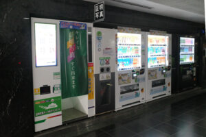 ③京都駅中央口前B1Fトイレ自販機隣1