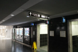 ③京都駅中央口前B1Fトイレ自販機隣2