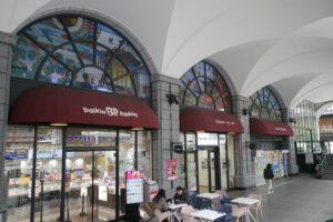 ⑦ヨドバシカメラ１Fテラス31アイスクリーム横1ER003032