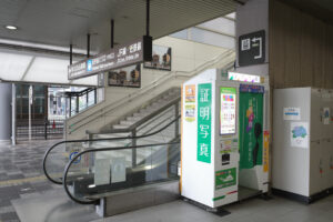 ①八条西口エスカレーター下　出口4番