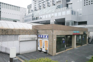 ⑤京都駅中央口前バス停横2