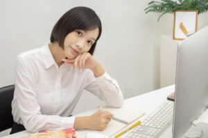 ボブヘアの女性