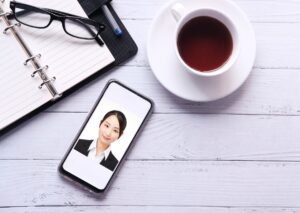 データ化した証明写真を保存したスマホ