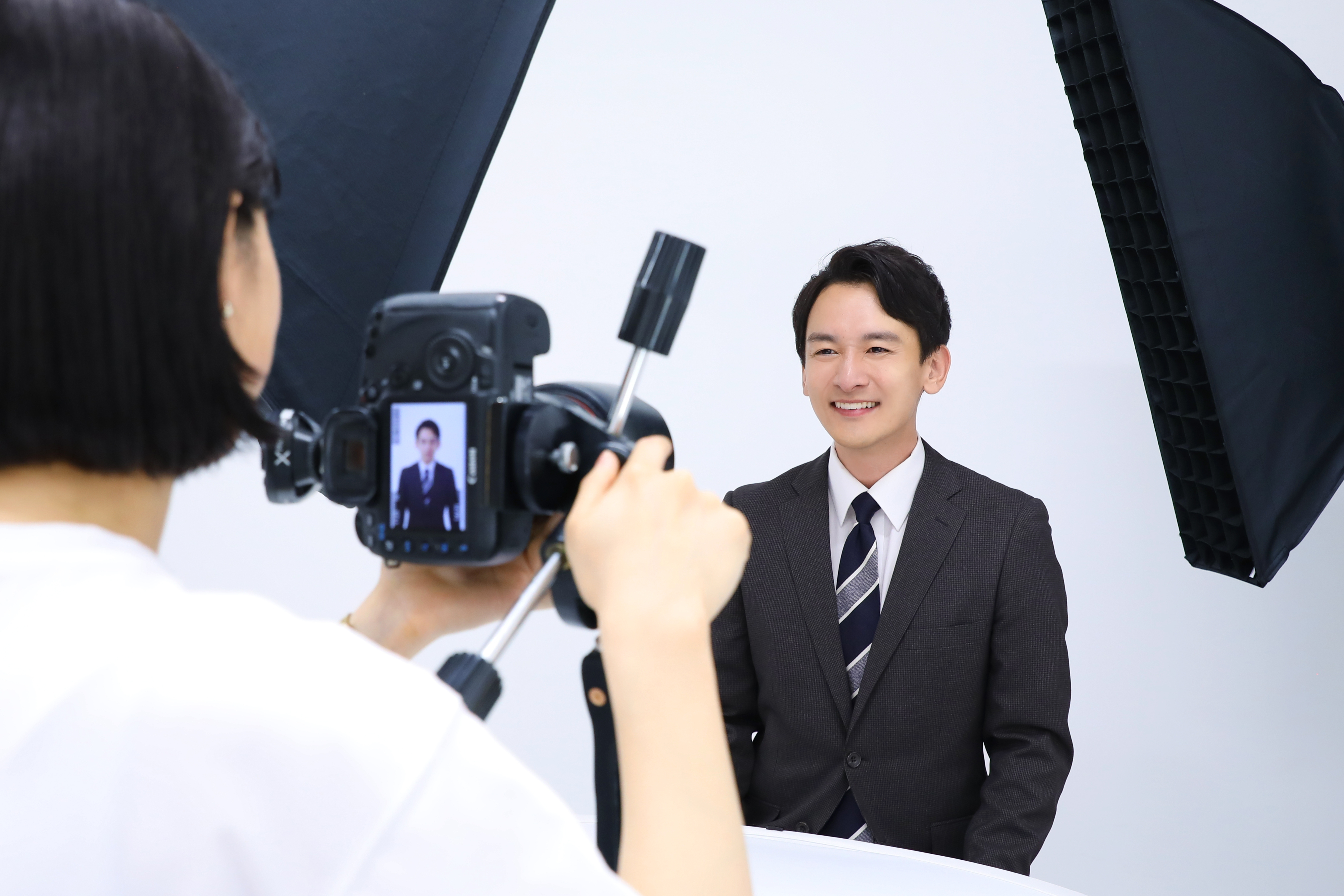 スタジオ728での証明写真の撮影の様子