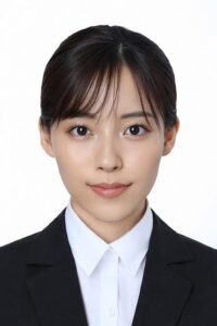 前髪の隙間が不自然に割れて見える就活女子